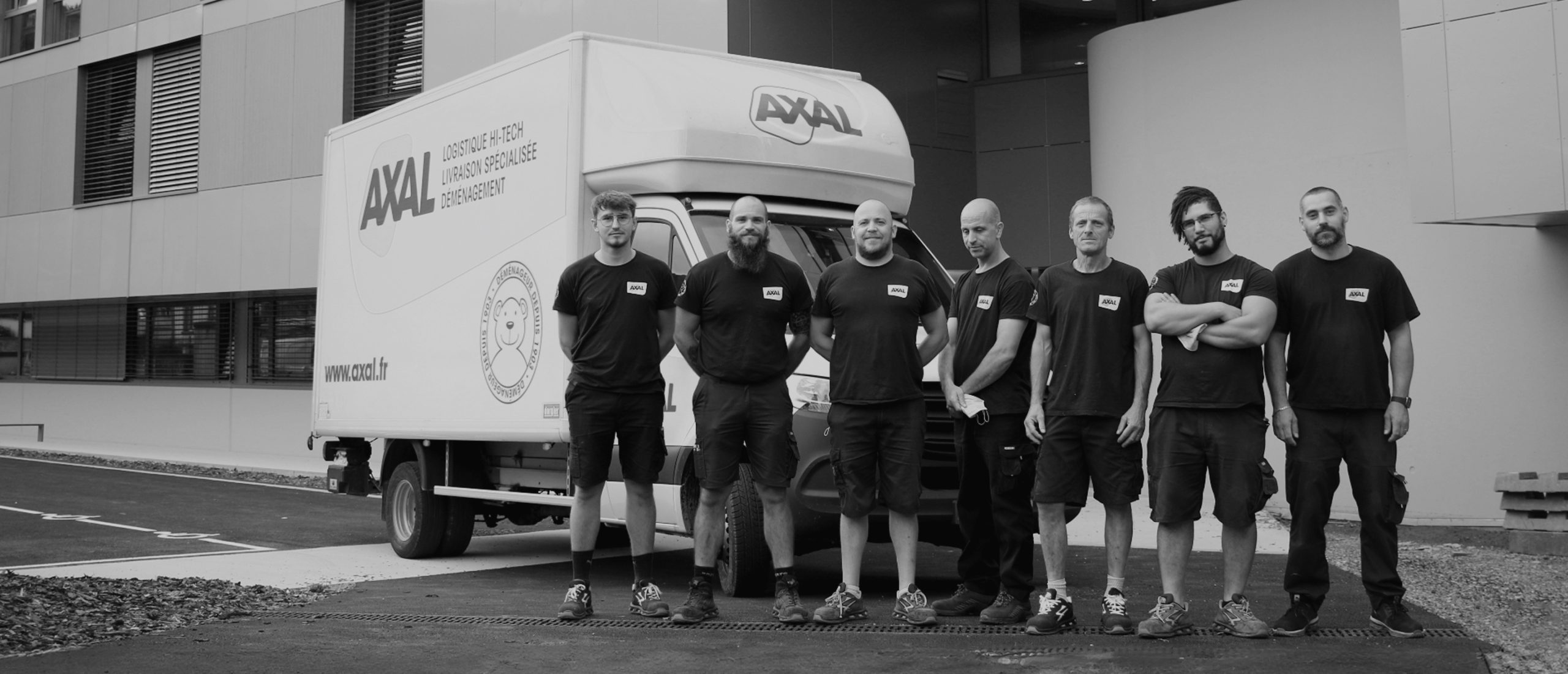 équipe de déménageurs et logisticiens Axal