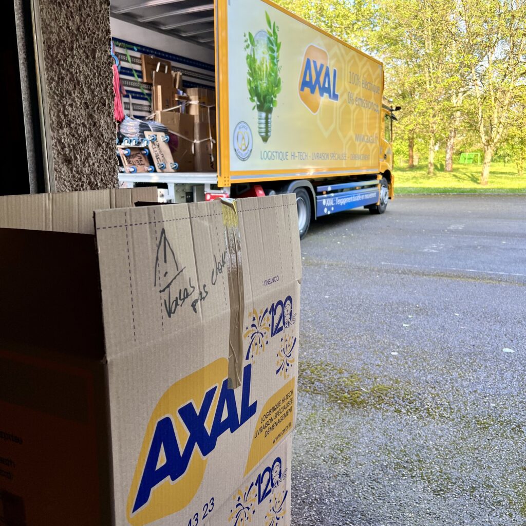 Déménagement de particuliers : carton et camion Axal